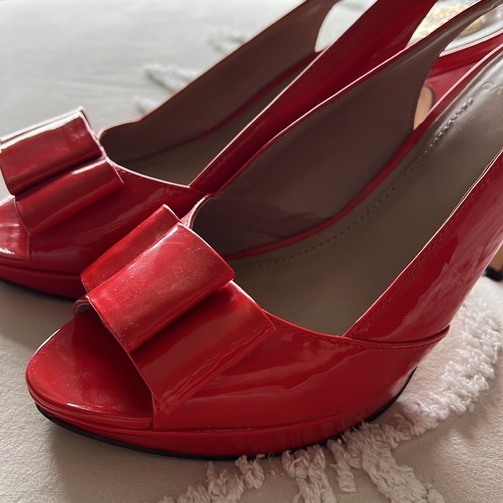 Vince Camuto - bright coral patent leather heels - Picture 4 of 9